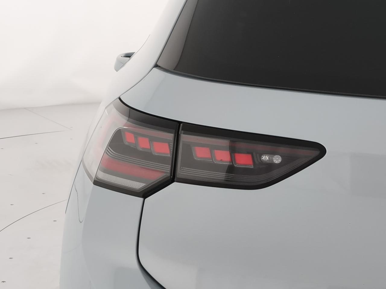 Volkswagen Golf 2.0 tdi R-Line 150cv