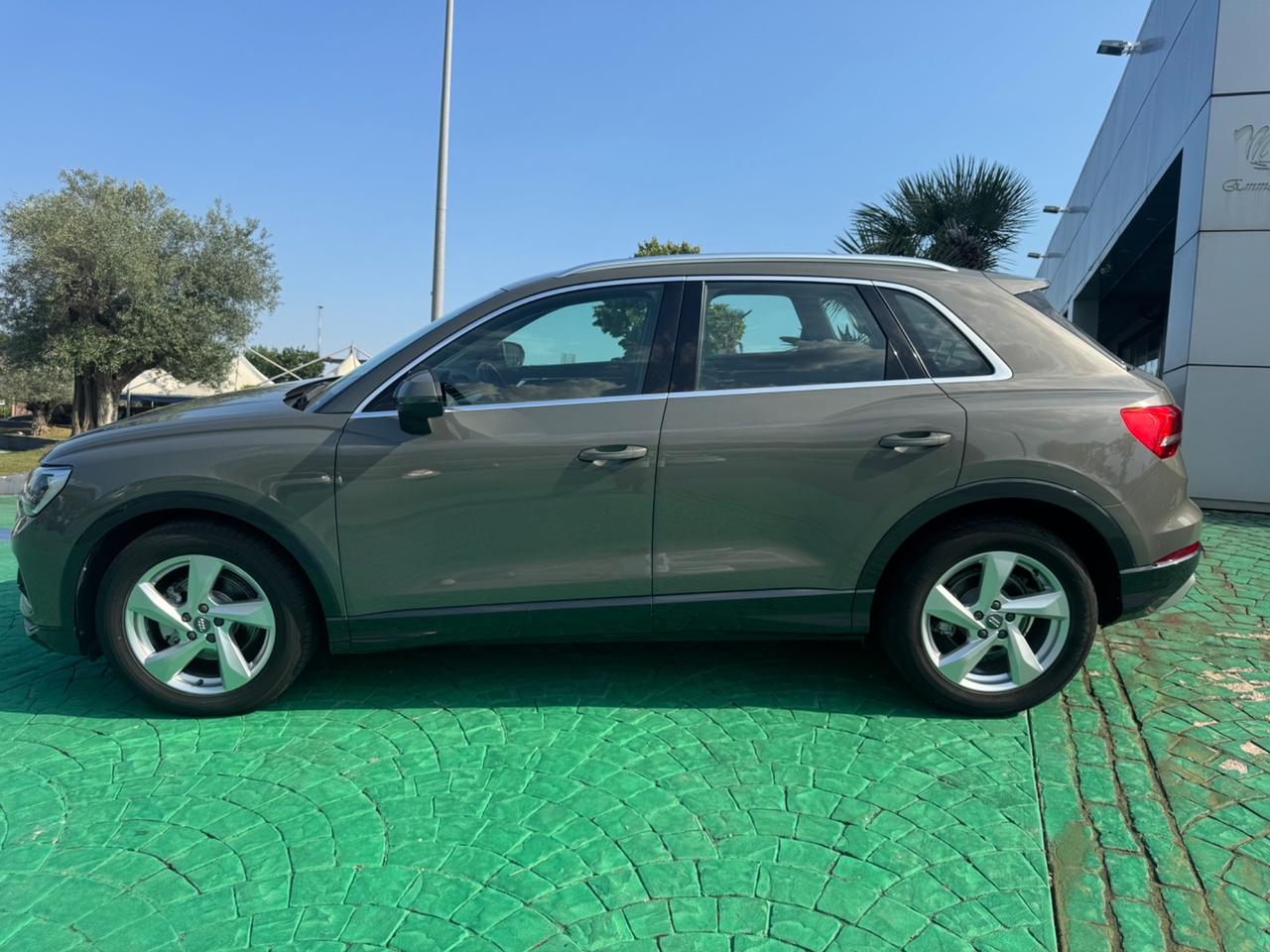 Audi Q3 2.0 TDI 150 CV S tronic line Edition