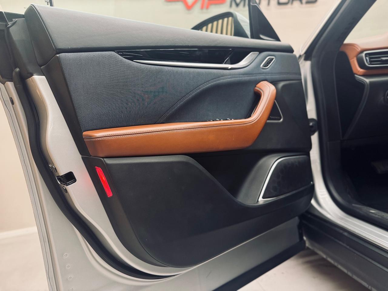 Maserati Levante V6 Diesel 275 CV AWD Granlusso LIMITED EDITION ZEGNA