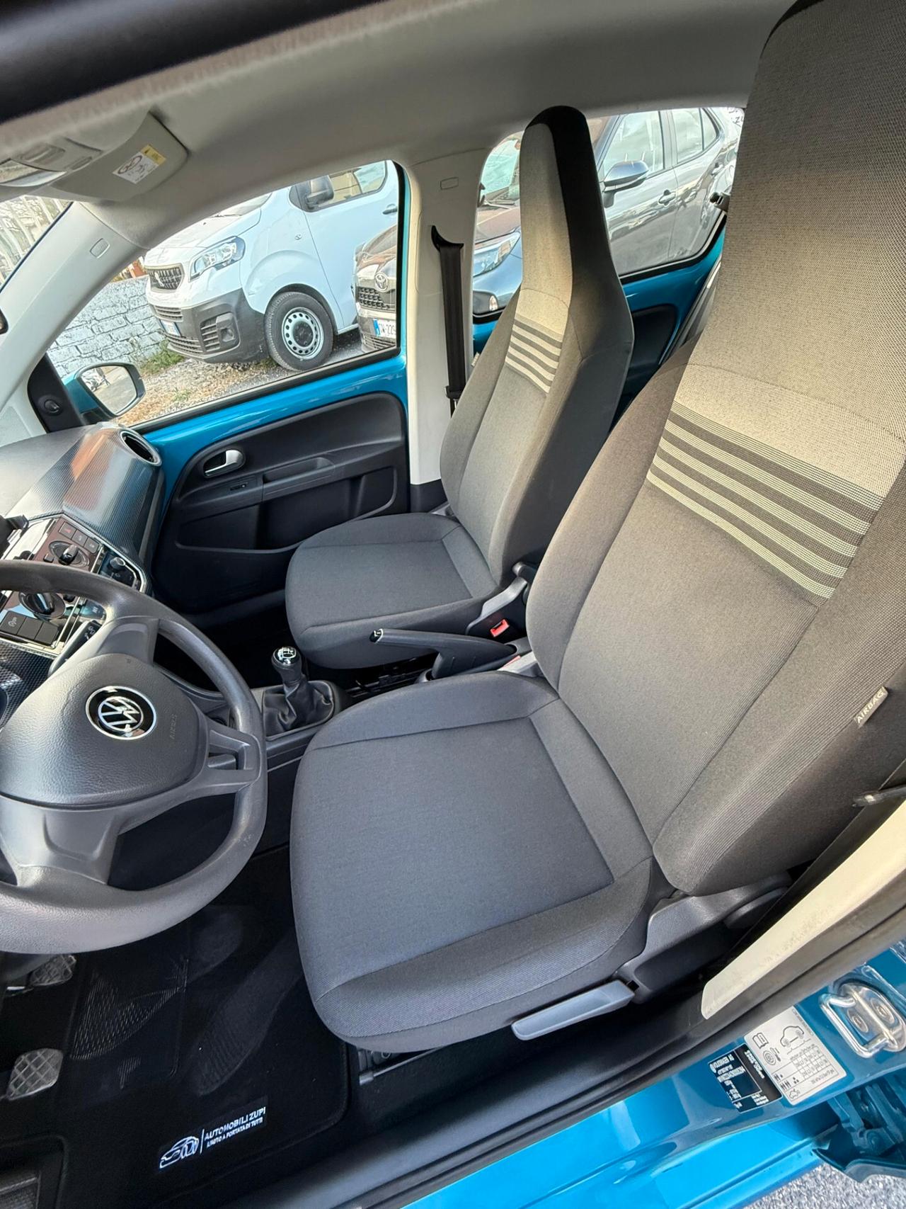 Volkswagen UP! 65cv **4 GOMME NUOVE**