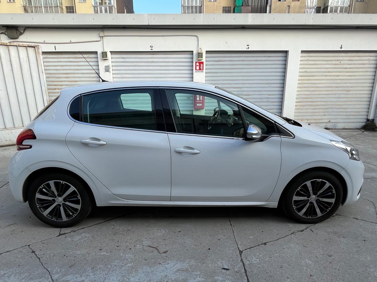 Peugeot 208 PureTech 82 5 porte Allure