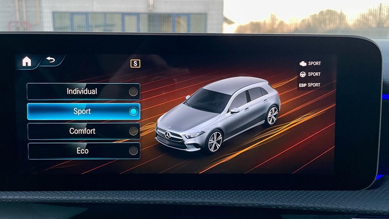MERCEDES-BENZ CLASSE A250 2.0 PREMIUM 4-MATIC 224CV - ALCANTARA, SEDILI RISCALDABILI, PACCHETTO LUCI