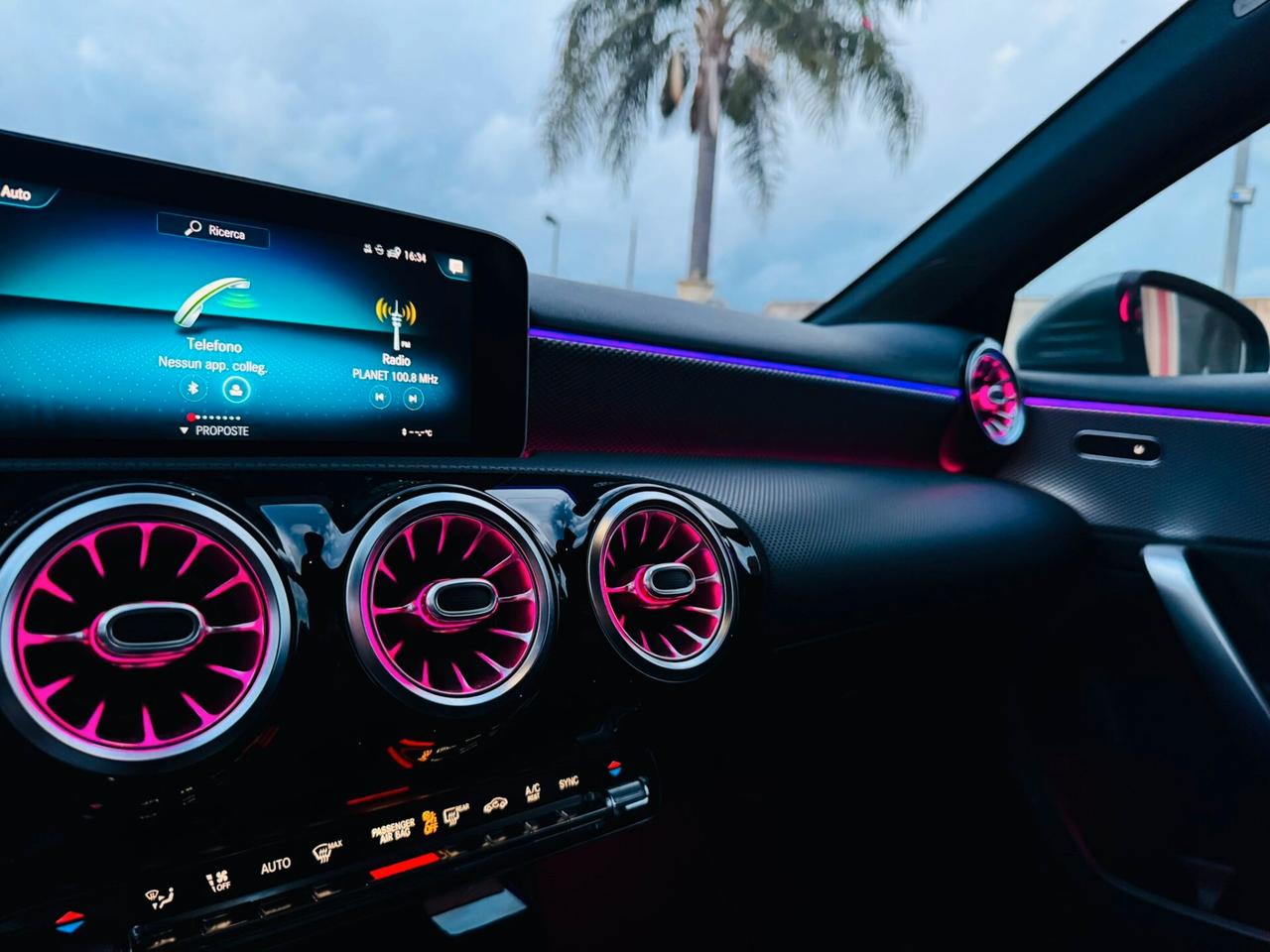 Mercedes-benz A 180d Automatic Sport Led Ambient