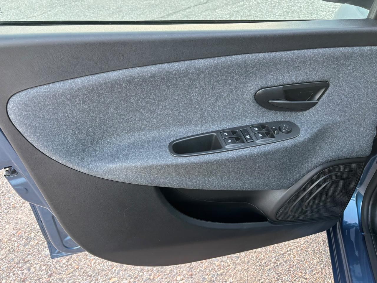 Lancia Ypsilon 1.0 FireFly Hybrid Silver NO VINCOLI DI FINANZIAMENTO
