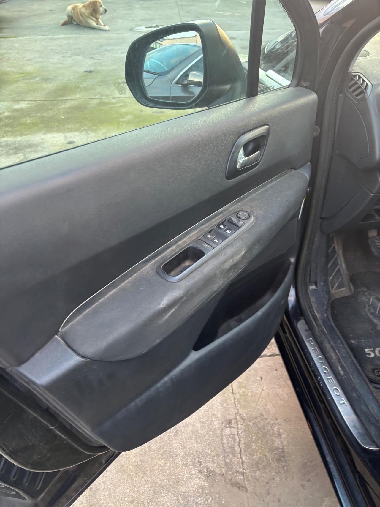 Peugeot 5008 1.6 HDi 112CV Access