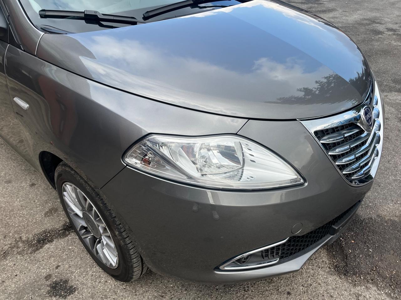 Lancia Ypsilon 1.2 69 CV 5 porte Gold-km 83000-