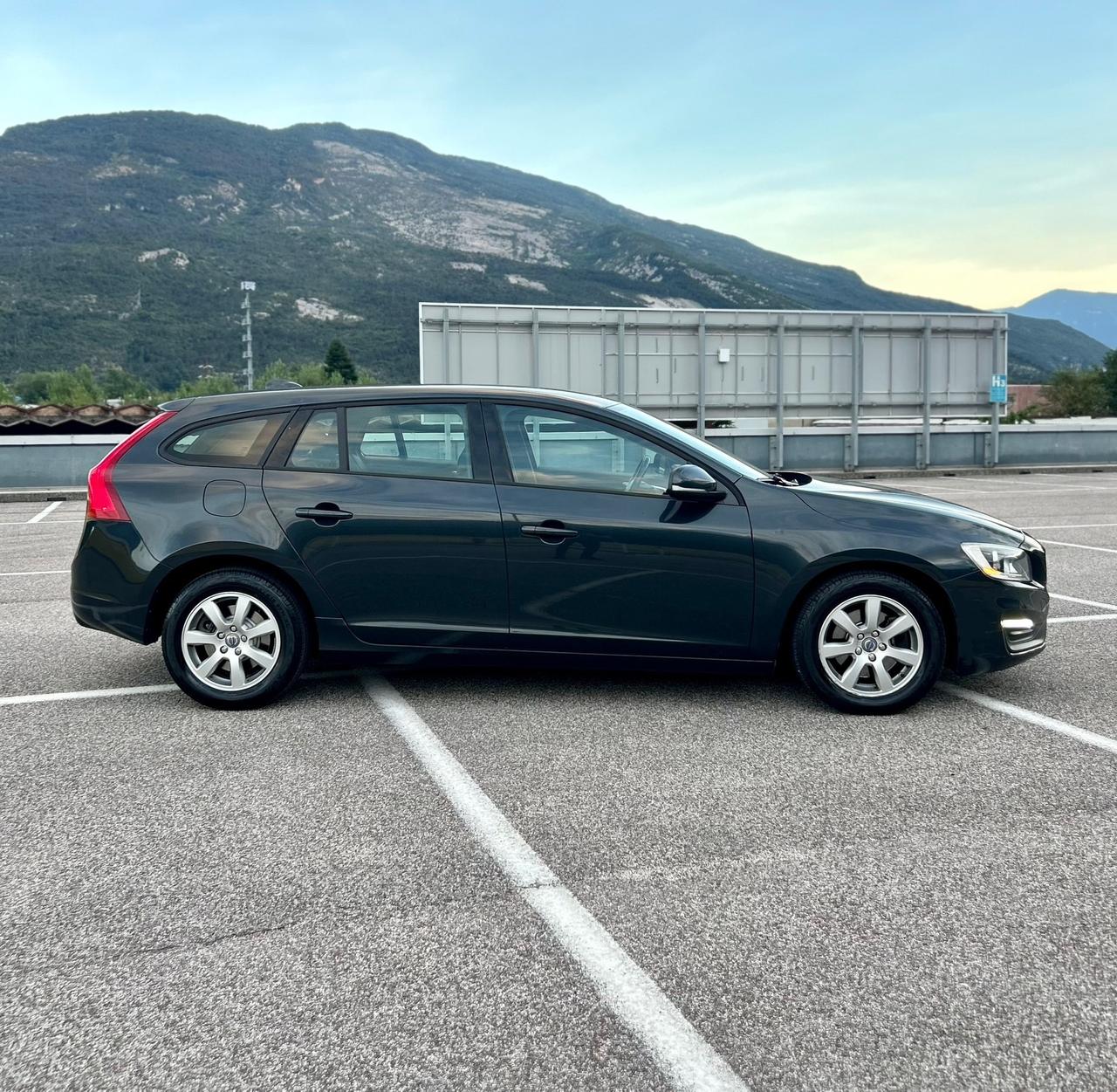 Volvo V60 Geartronic R-Design Momentum