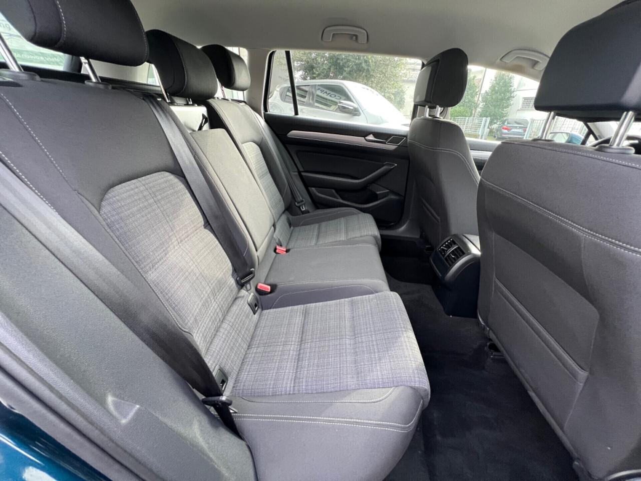 Volkswagen Passat 8ª 2.0 TDI SCR EVO DSG Business