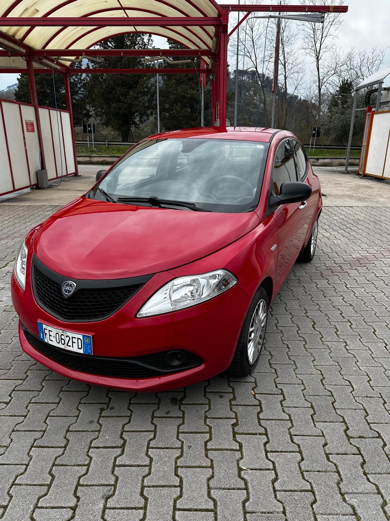 Lancia Ypsilon 1.2 69 CV 5 porte Gold