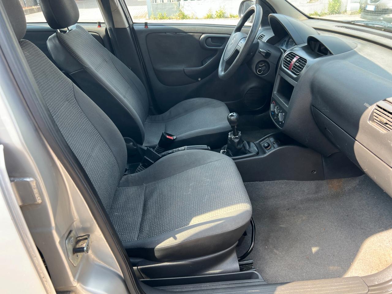 Opel Corsa 1.2i 16V cat 5 porte Euro 4 adatta a neopatentati