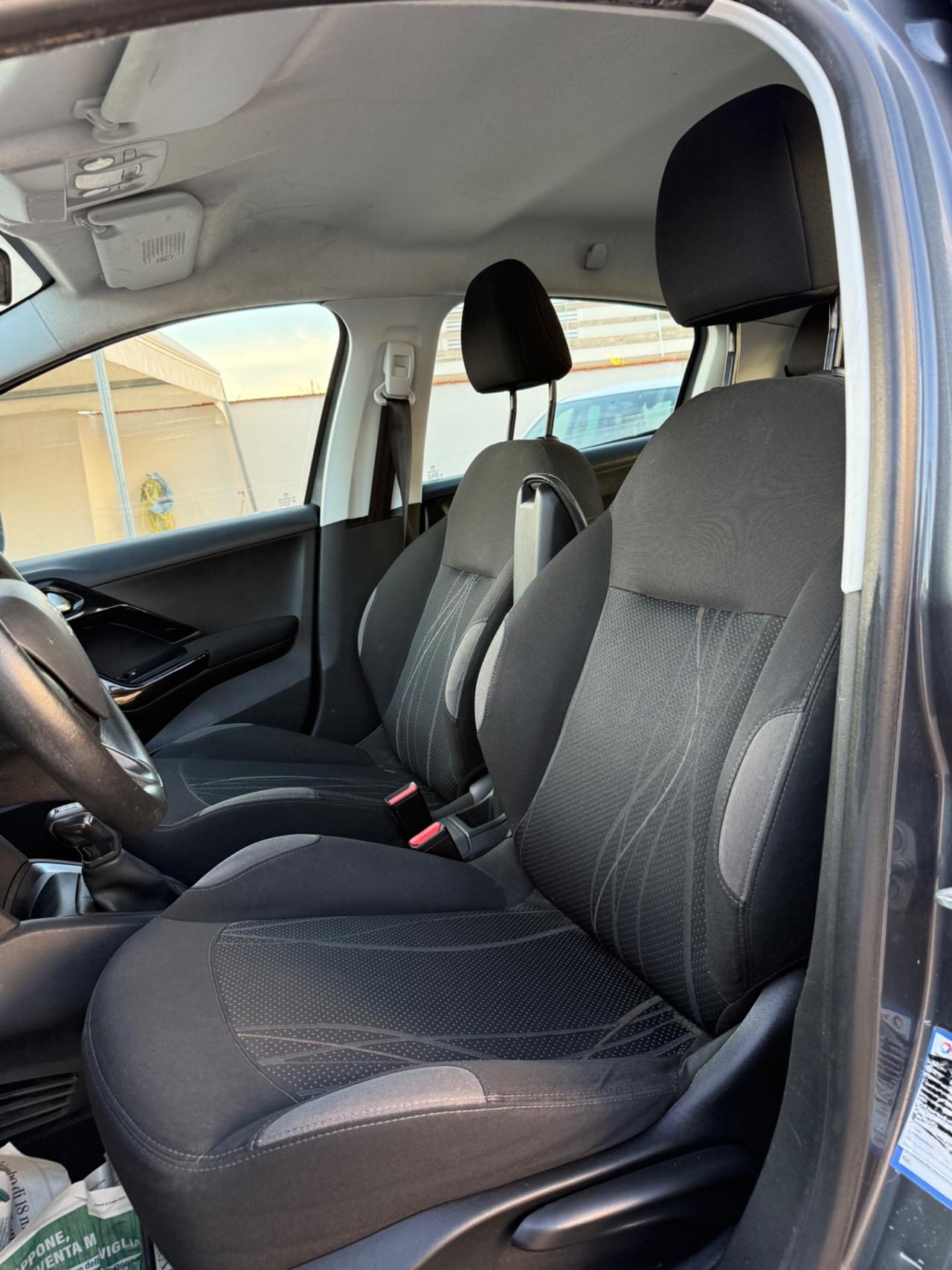 Peugeot 208 1.4 HDi 68 CV 5 porte Allure