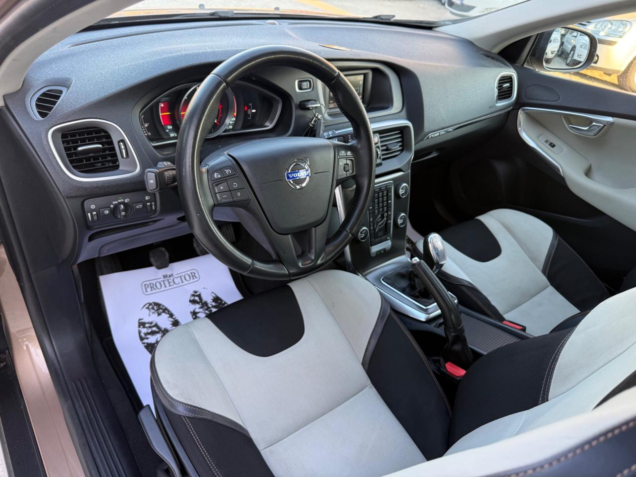 Volvo V40 Cross Country D2 1.6 Kinetic UNICO