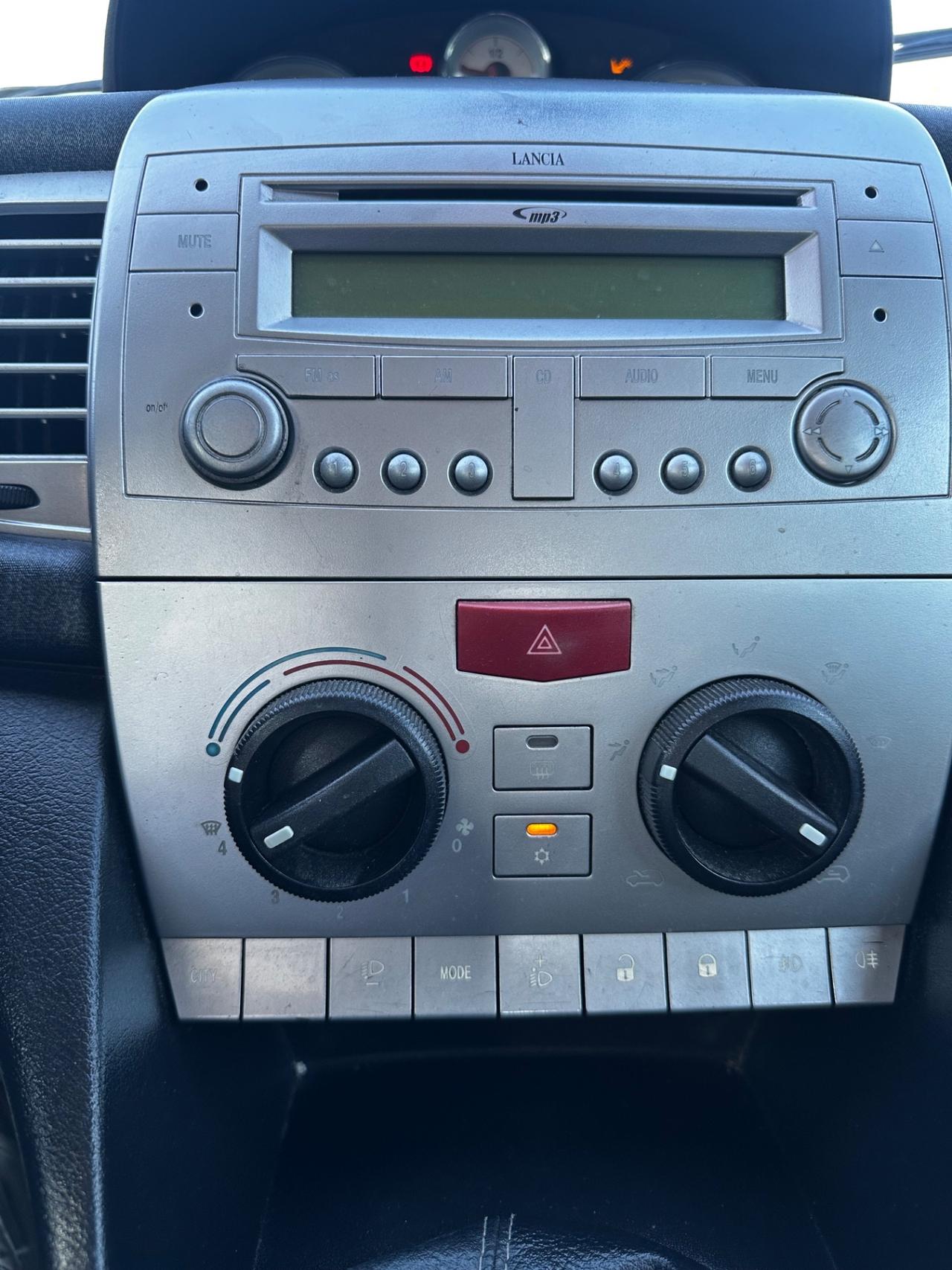 Lancia Ypsilon 1.4 Platino Ecochic GPL