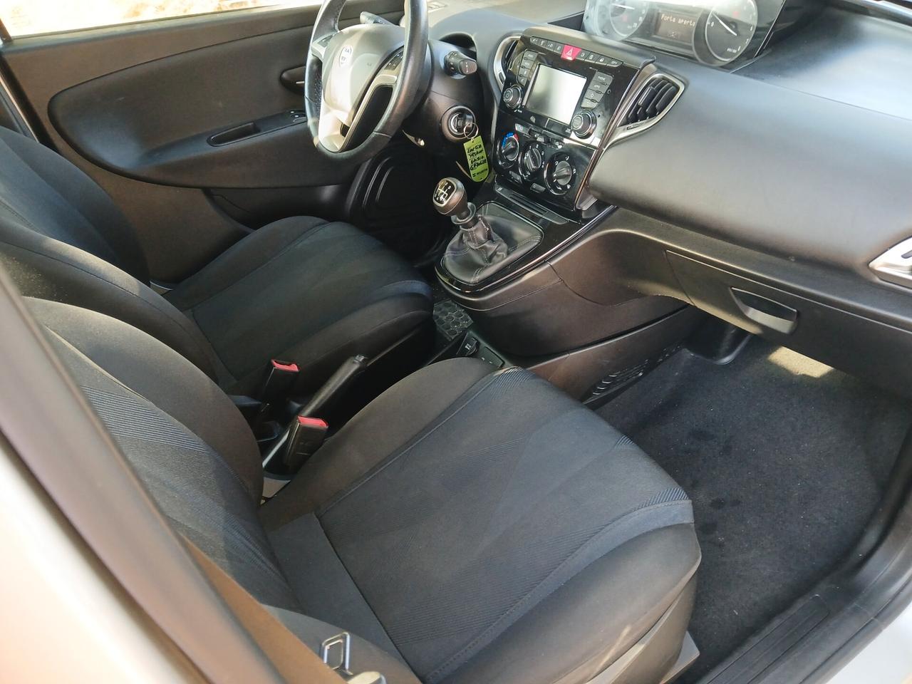 Lancia Ypsilon 1.0 Benzina