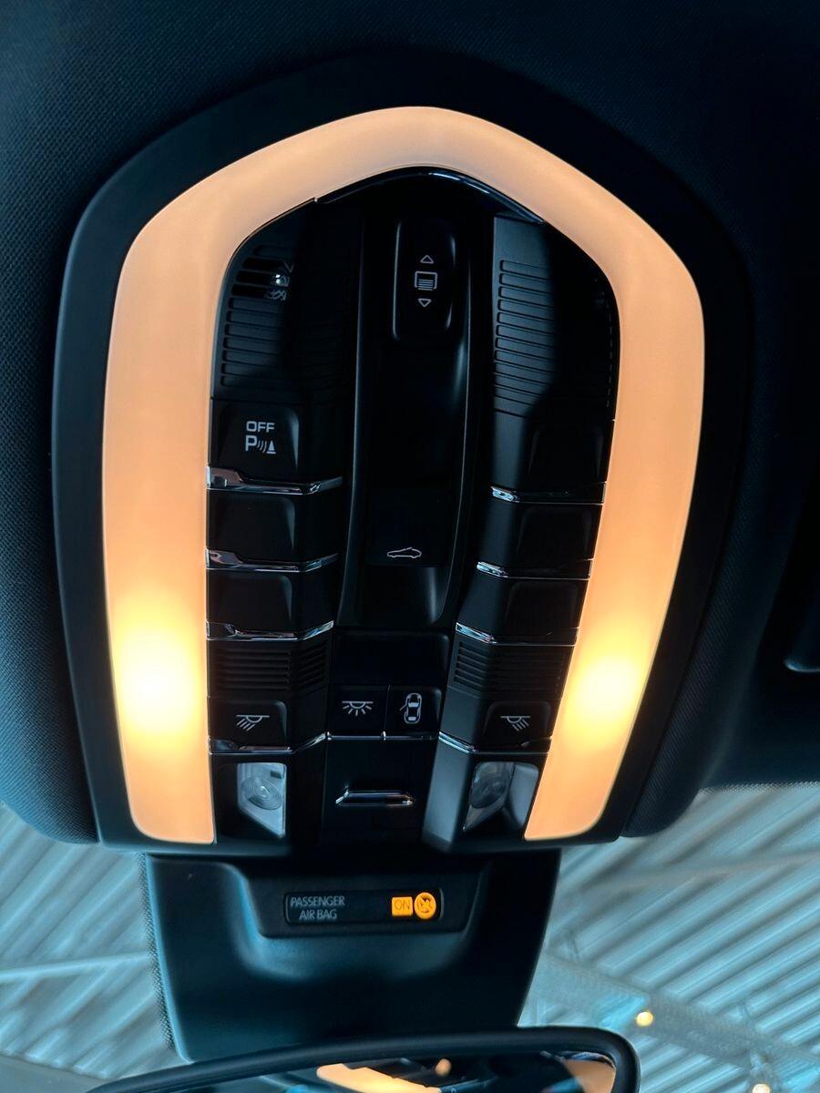 Porsche Macan 2.0 PDK, tetto panoramico, telecamera