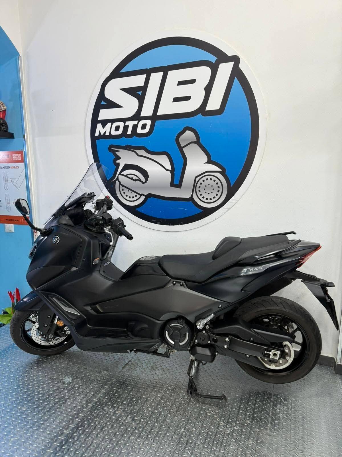 YAMAHA T-MAX 560