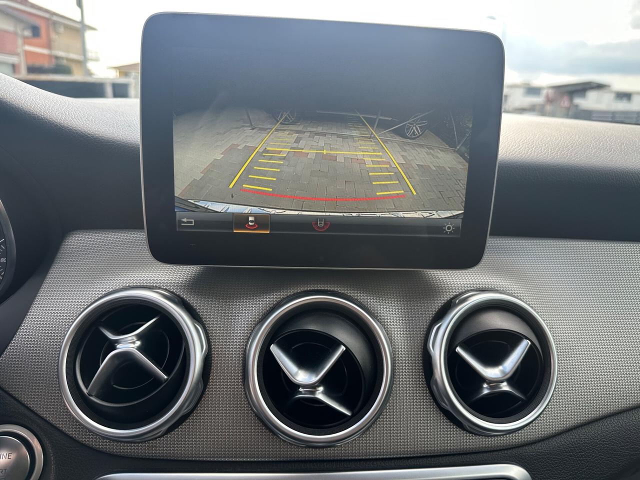 Mercedes-benz GLA 200d Sport NAVI*PELLE*R.CAMERA