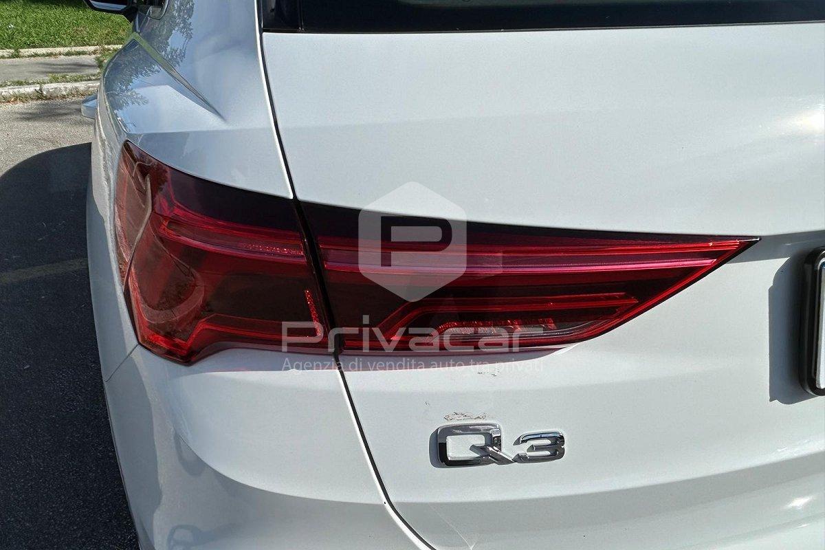 AUDI Q3 35 TFSI Business Advanced