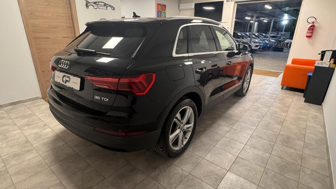 Audi Q3 35 TDI S tronic Business