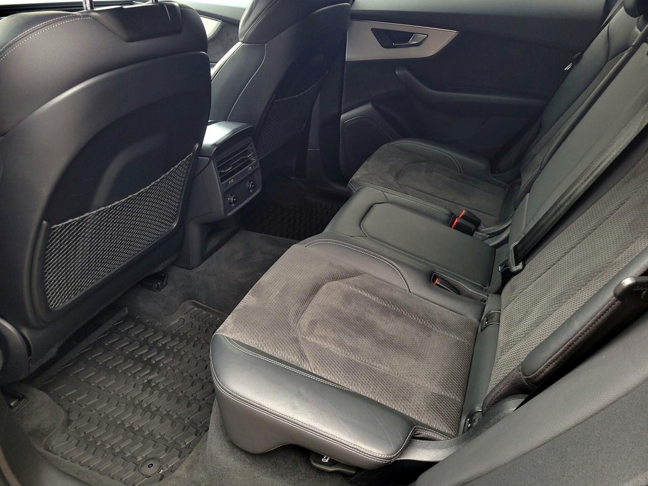 Audi Q8 45TDI S LINE SOSPENSIONI PNEUMATICHE LED MATRIX