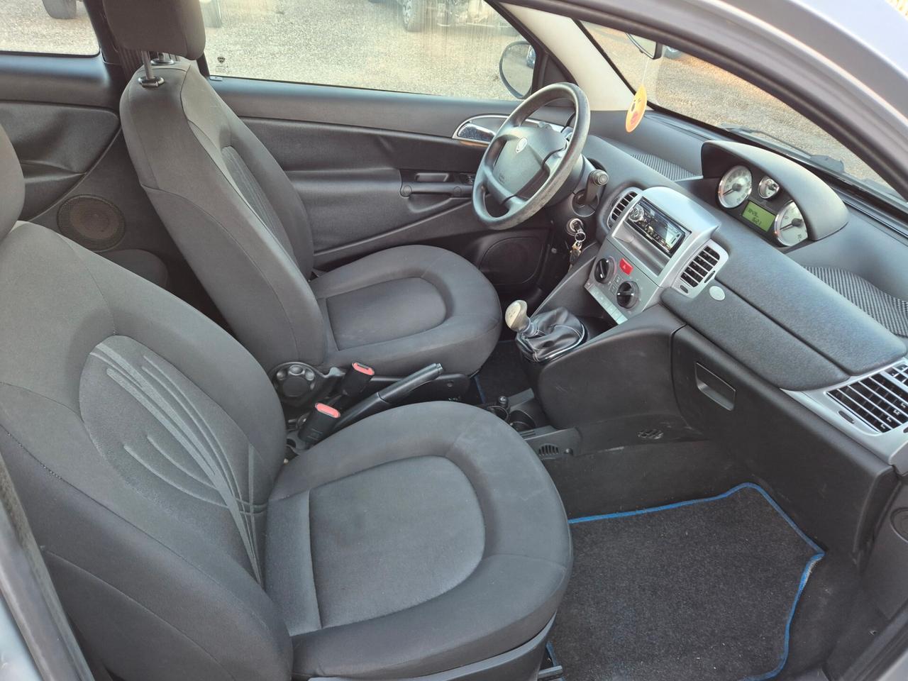 Lancia Ypsilon 1.2 69 CV Unyca