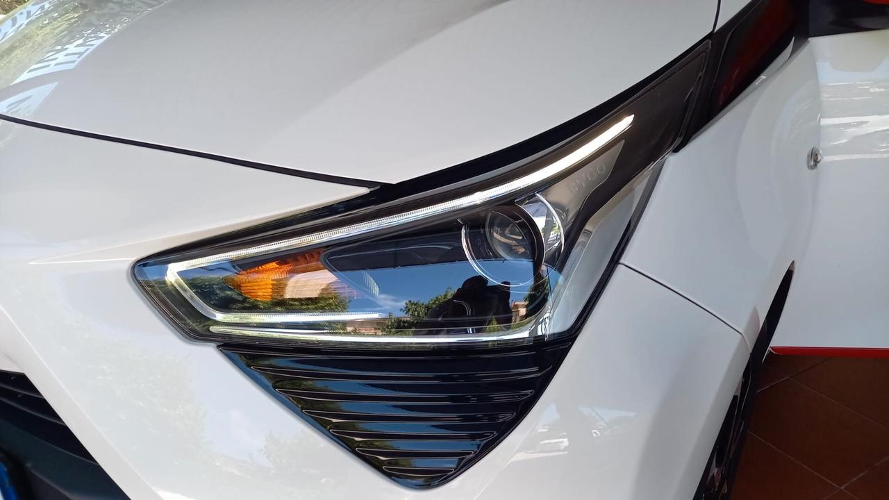 Toyota Aygo Connect 1.0 VVT-i 72 CV 5 porte x-clusiv red style