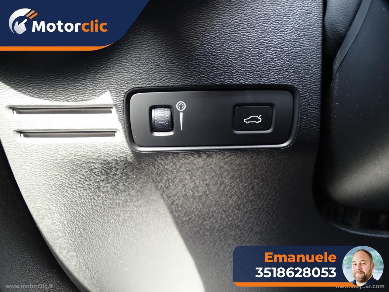 VOLVO XC40 T3 Momentum Core