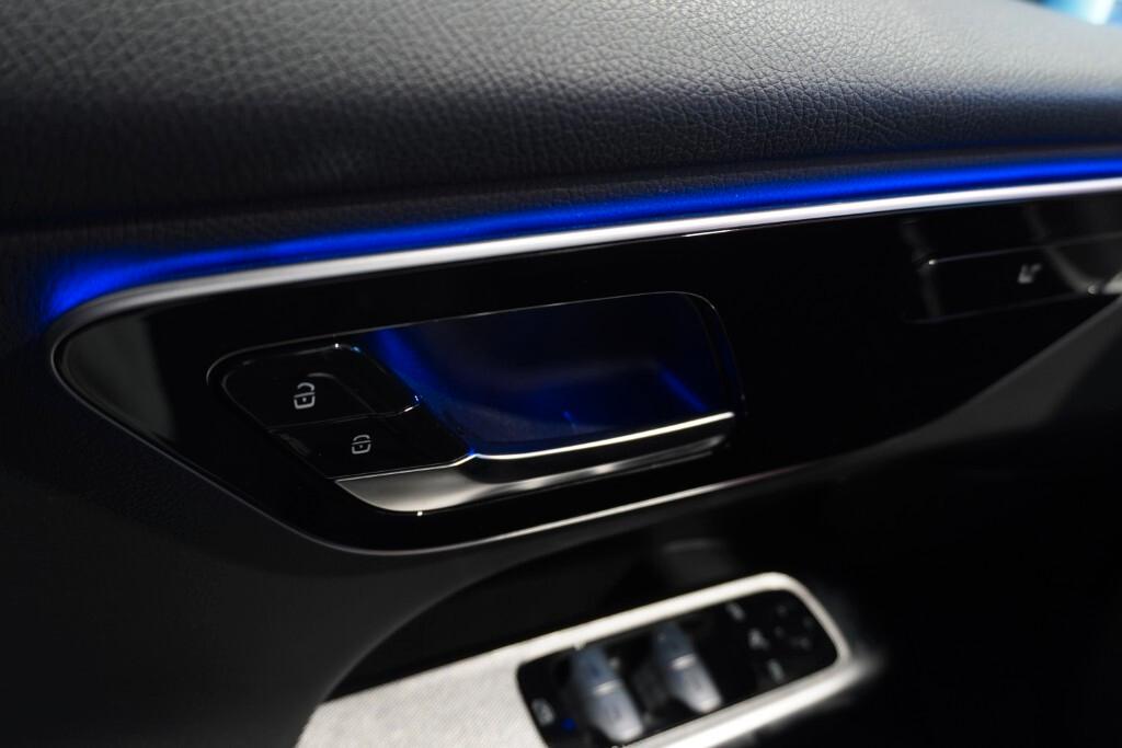 MERCEDES-BENZ GLC 200D NEW 163CV AUTOMATIC MILD HYBRID 4MATIC AVANTGARDE ( FARI LED - DISTRONIC - AMBIENT LIGHTS - NAVI - MIRROR - PARK ASSIST - TELECAMERA POST. - CERCHI 18 )