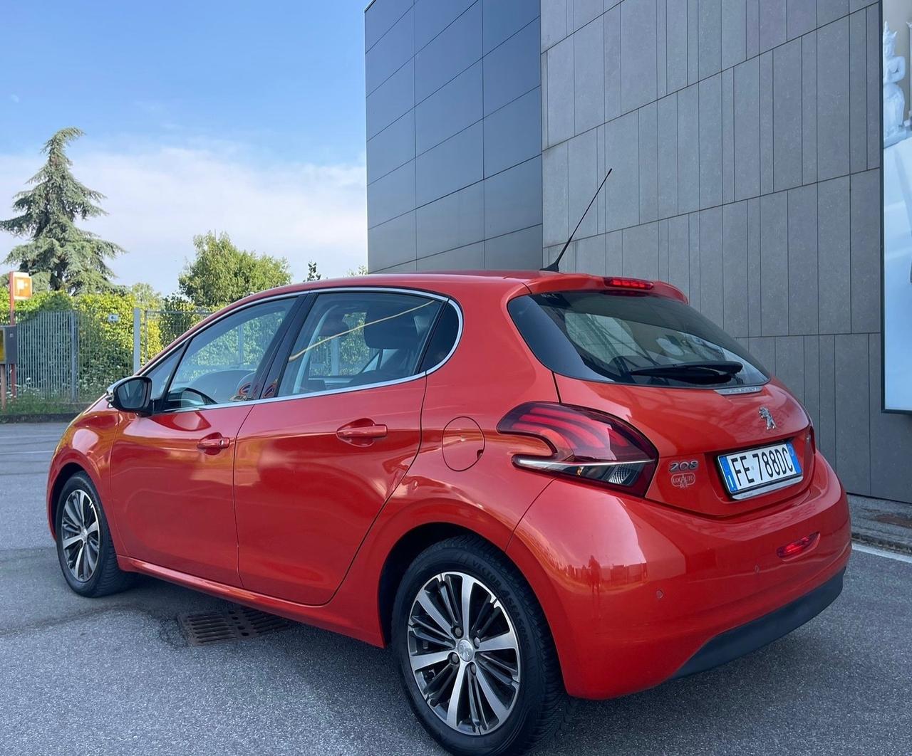 Peugeot 208 PureTech 82 5 porte Allure