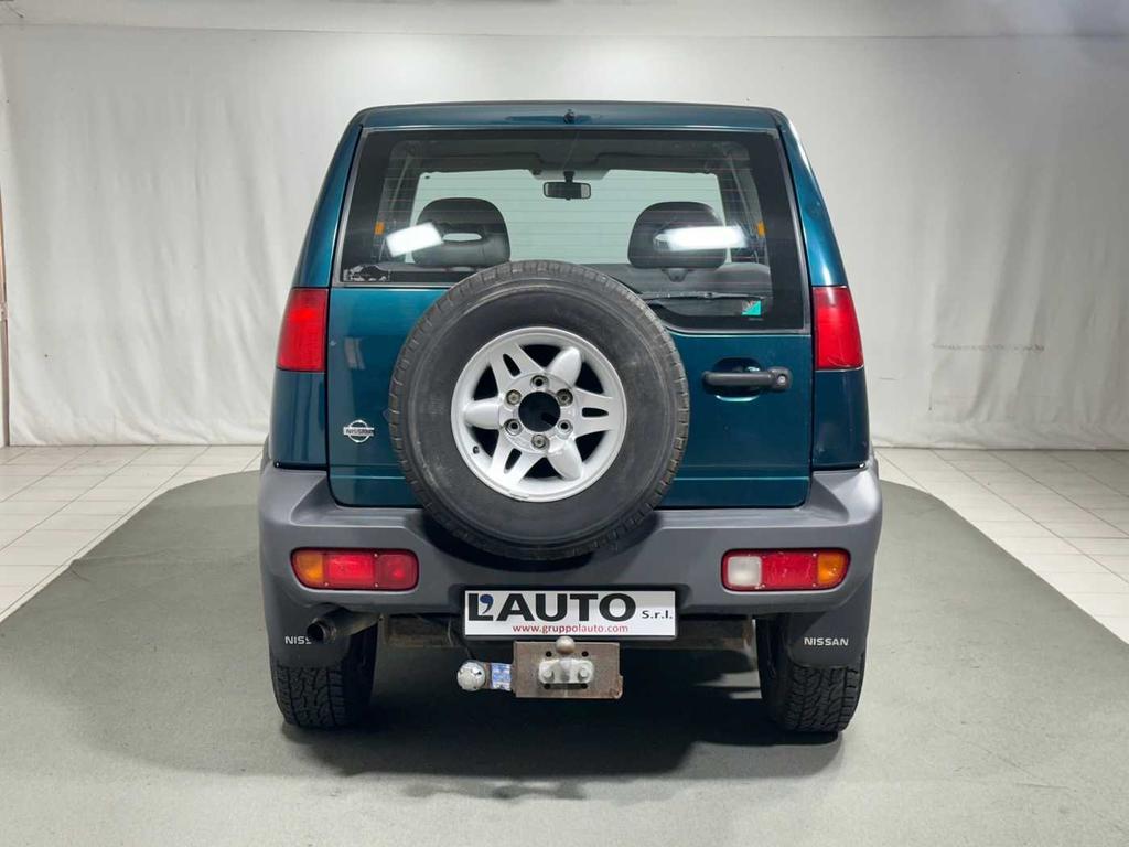 Nissan Terrano 2.7 td SE HT 3p