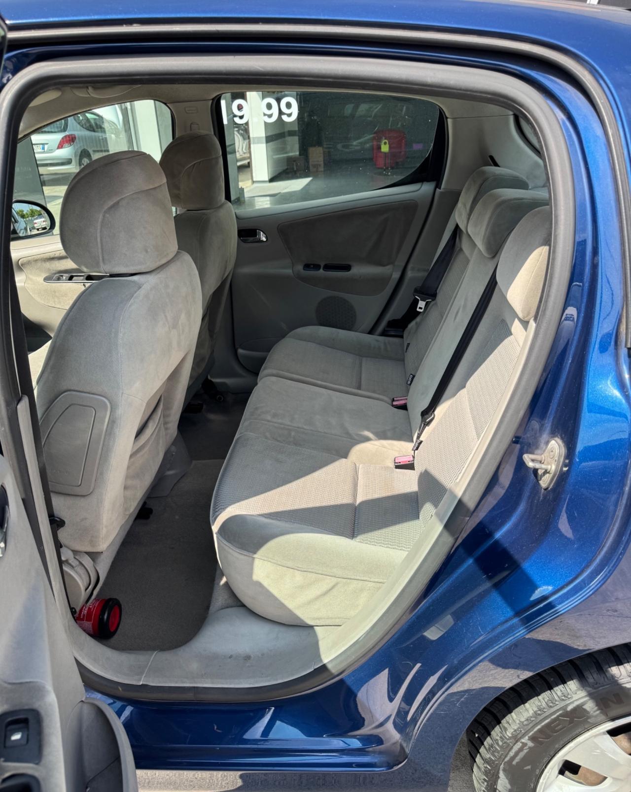 Peugeot 207 1.4 8V 75CV 5p. ONE Line