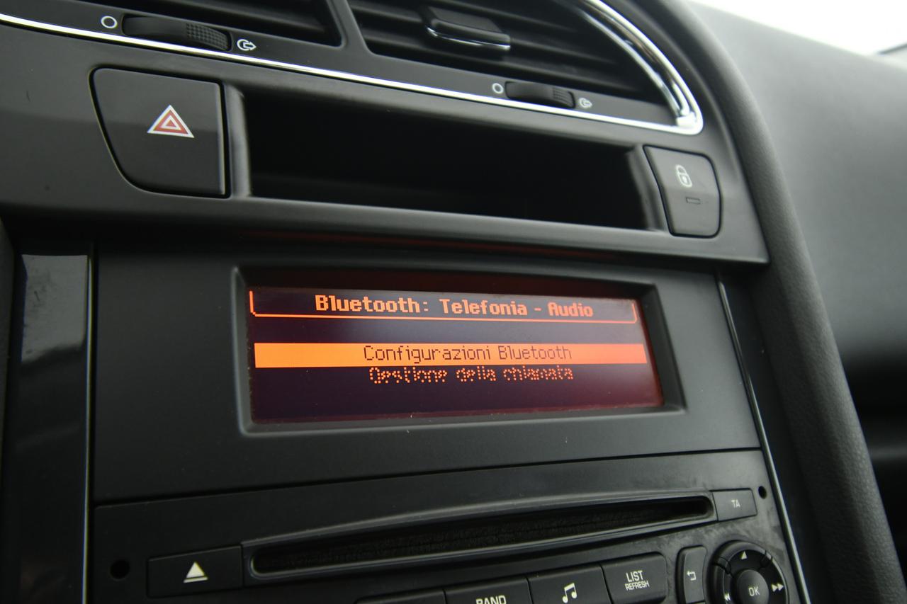 PEUGEOT 5008 1.6 hdi 8v Active 115cv COMMERCIANTI+7 POSTI