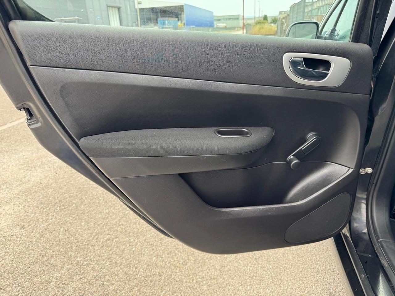Peugeot 307 1.4 16V 5p. 143000 km