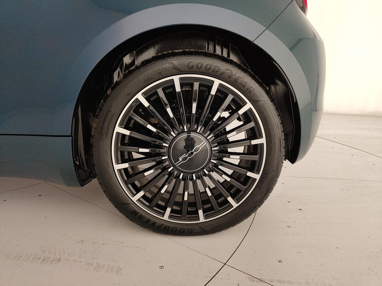 Fiat 500e 42 kWh La Prima