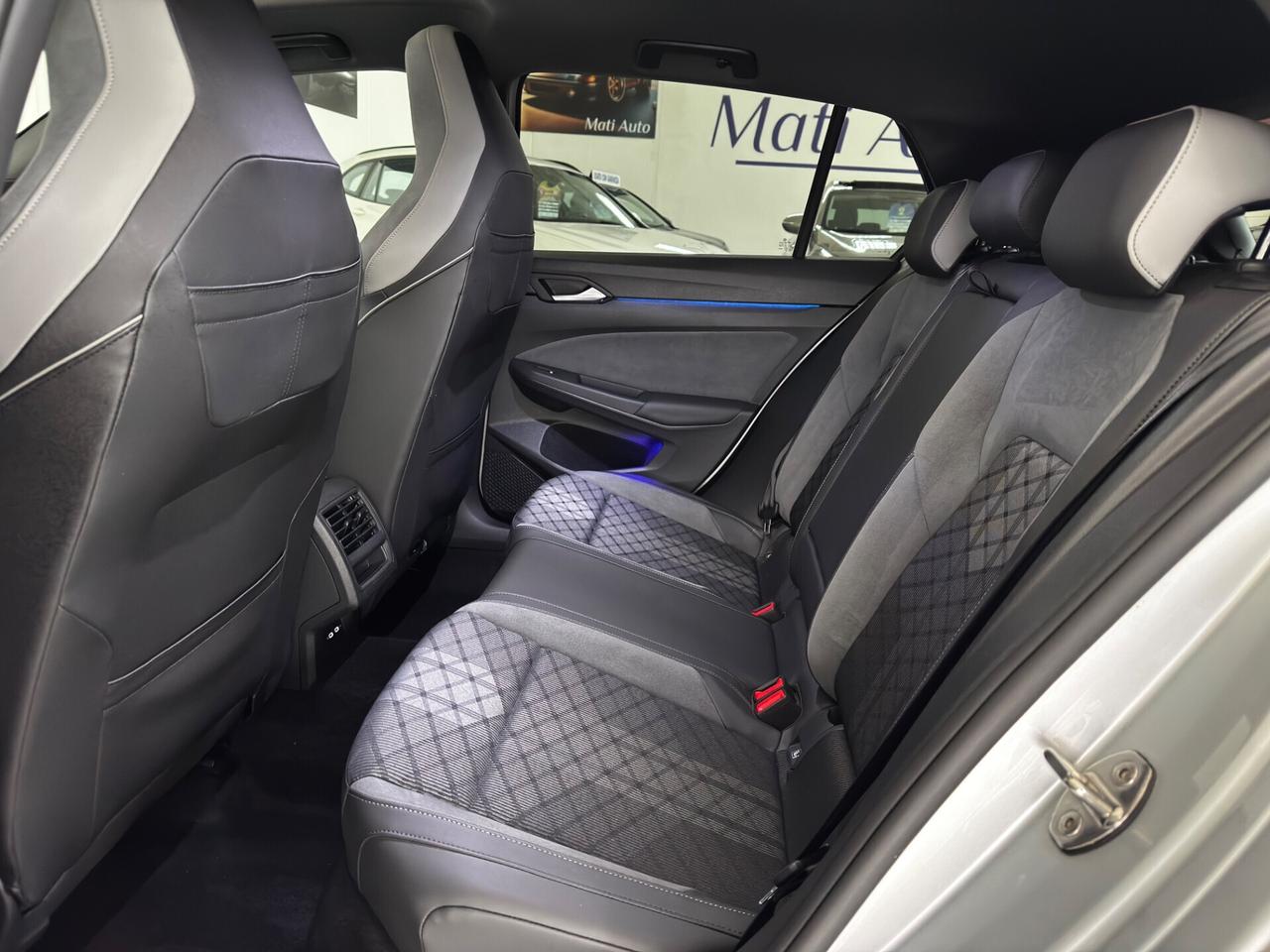 Volkswagen Golf 1.5 TSI 150 CV EVO DSG R-Line