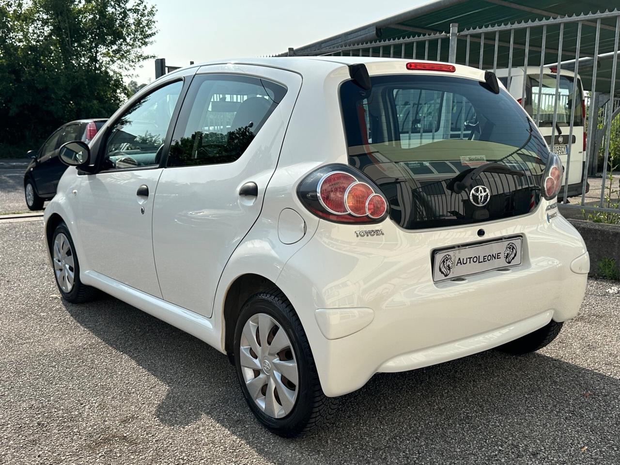 Toyota Aygo 1.0 12V VVT-i 5 porte Lounge Connect MMT