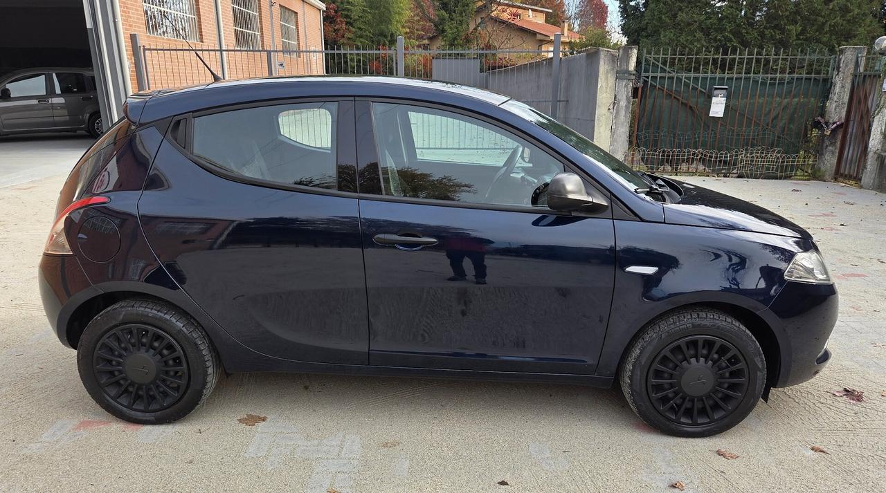 Lancia Ypsilon 1.2 69 CV 5 posti GPL Ecochic Elefantino Blu