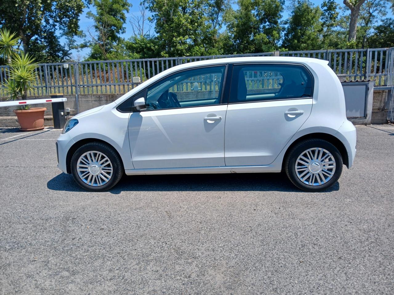 Volkswagen 1.0 5p. EVO beats up! BlueMotion Technology