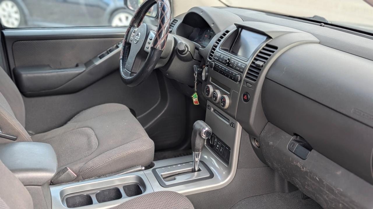 Nissan Navara 2.5 dCi 4 porte Double Cab LE