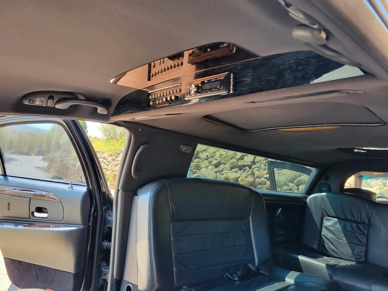 Limousine Lincoln Town car V8 4.6cc 209cv Benz/Gpl