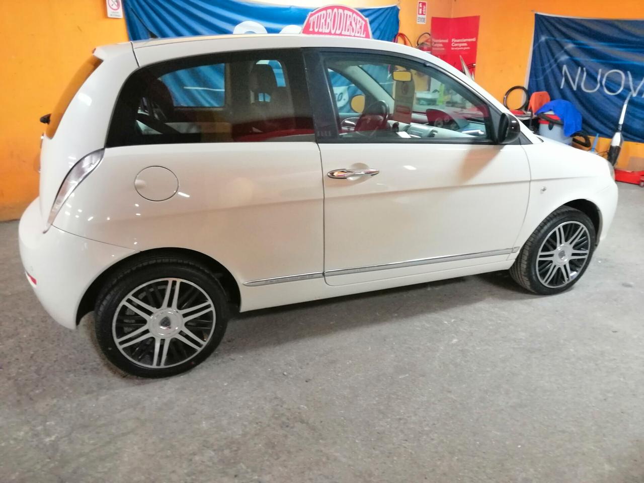 Lancia Ypsilon 1.3 MJT 75 CV Elle