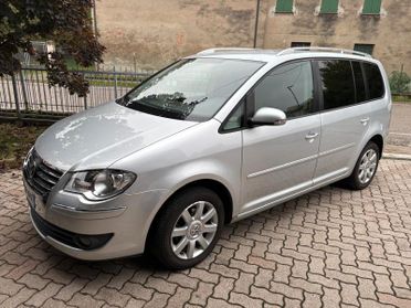 Volkswagen Touran 2.0 tdi Highline dsg 7 POSTI OK NEOPATENTATO
