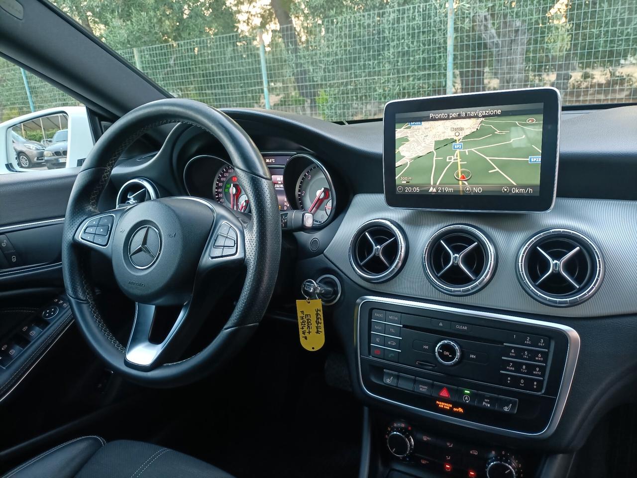Mercedes-benz CLA 220d Automatic Premium Dark Night