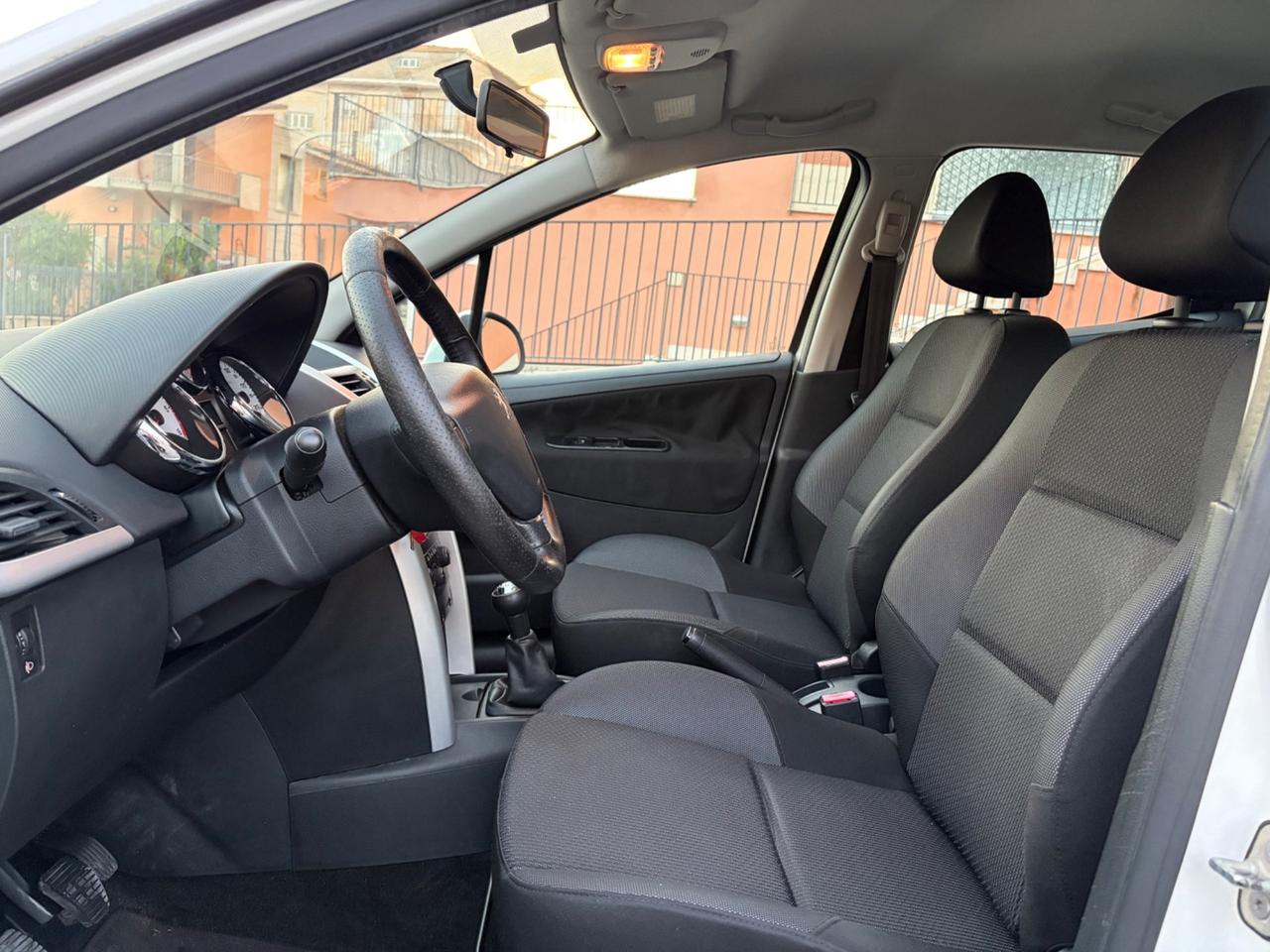 Peugeot 207 1.4 HDi ideale per neo patentati