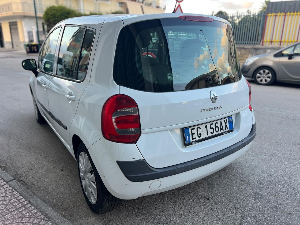 Renault modus 1.5 DIESEL Anno 2012