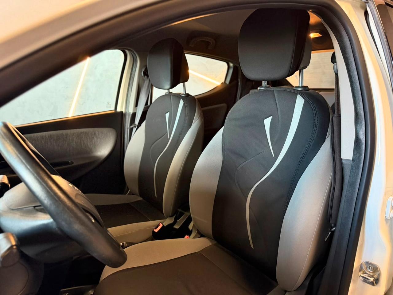 Lancia Ypsilon 1.2 69 CV 5 porte Elefantino