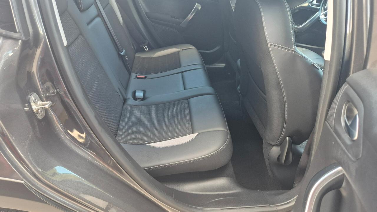 Peugeot 2008 BlueHDi 100 S&S Allure