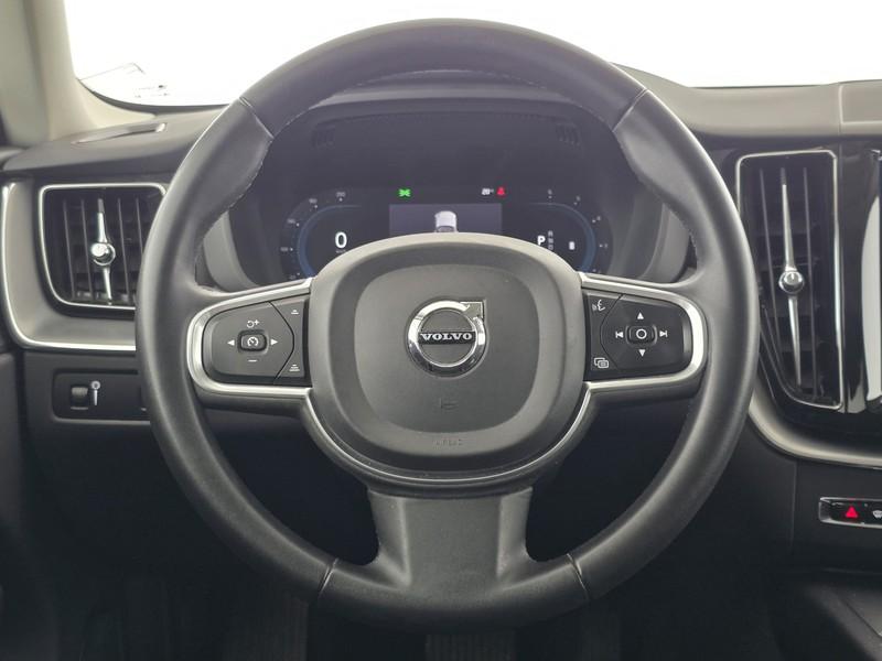 Volvo XC60 2.0 b4 momentum pro awd auto