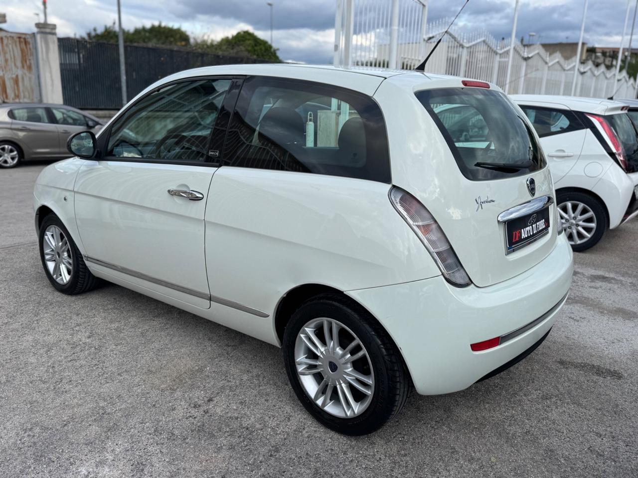 Lancia Ypsilon 1.4 Unyca