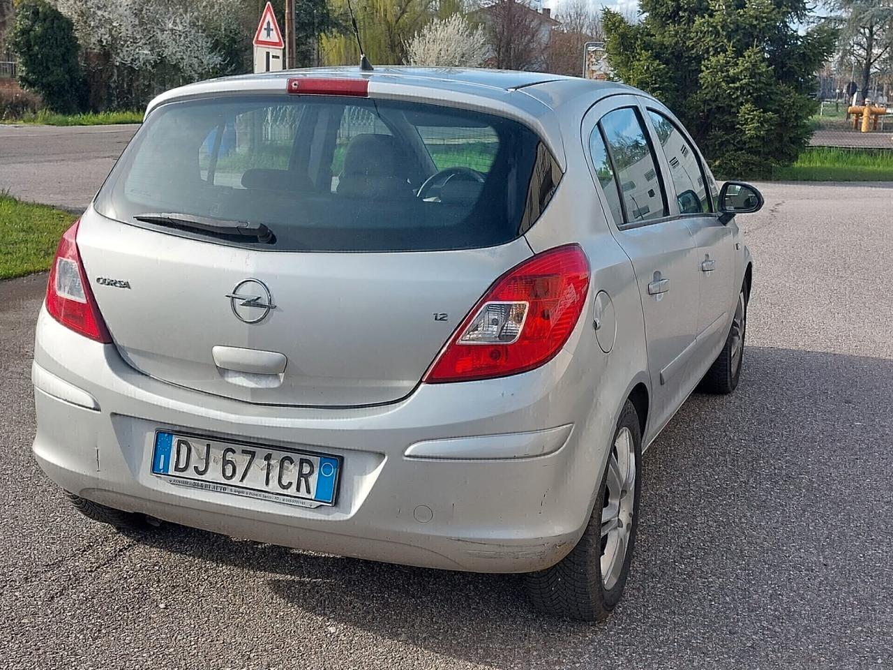 Opel Corsa 1.2 5 porte Easytronic Cosmo